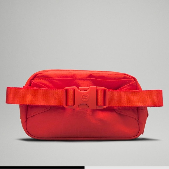 COPY - Lululemon mini belt bag - Picture 3 of 5